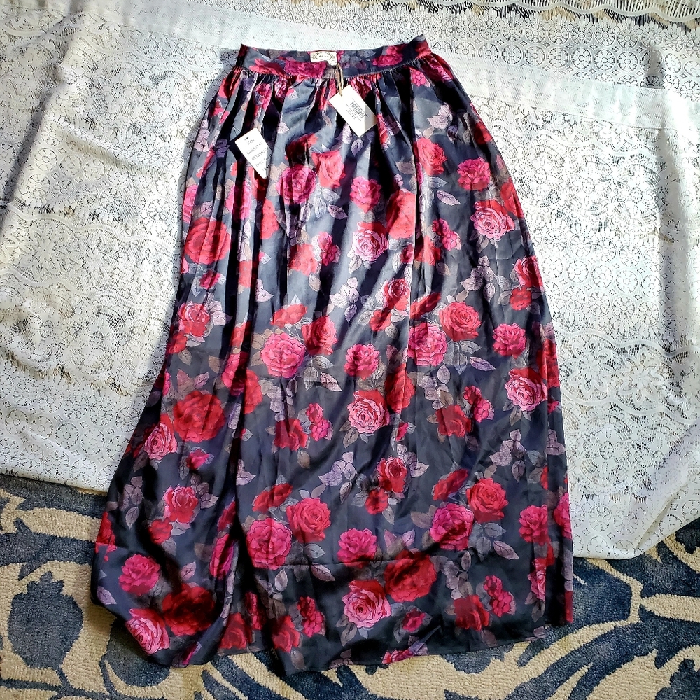 Joyfolie women's skirt medium